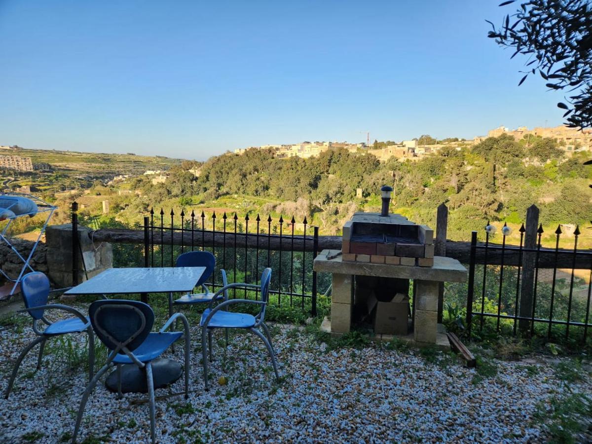 Gozo Island Escape Sleeps 4 With Private Bathroom Ghajn il-Kbira  Exterior photo