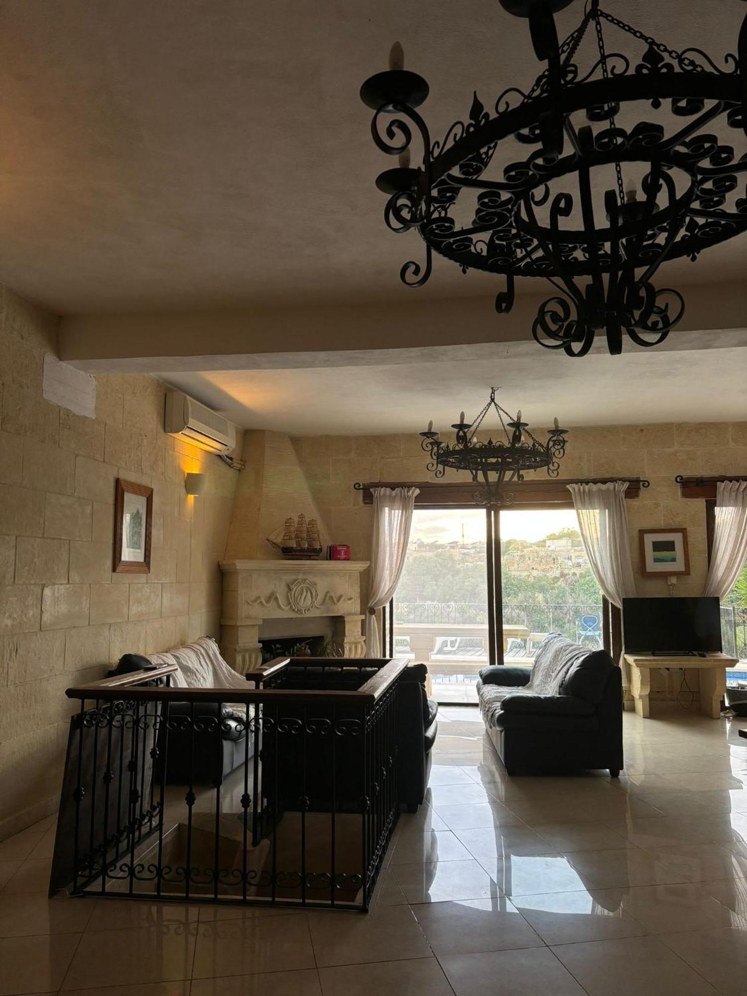 Gozo Island Escape Sleeps 4 With Private Bathroom Ghajn il-Kbira  Exterior photo