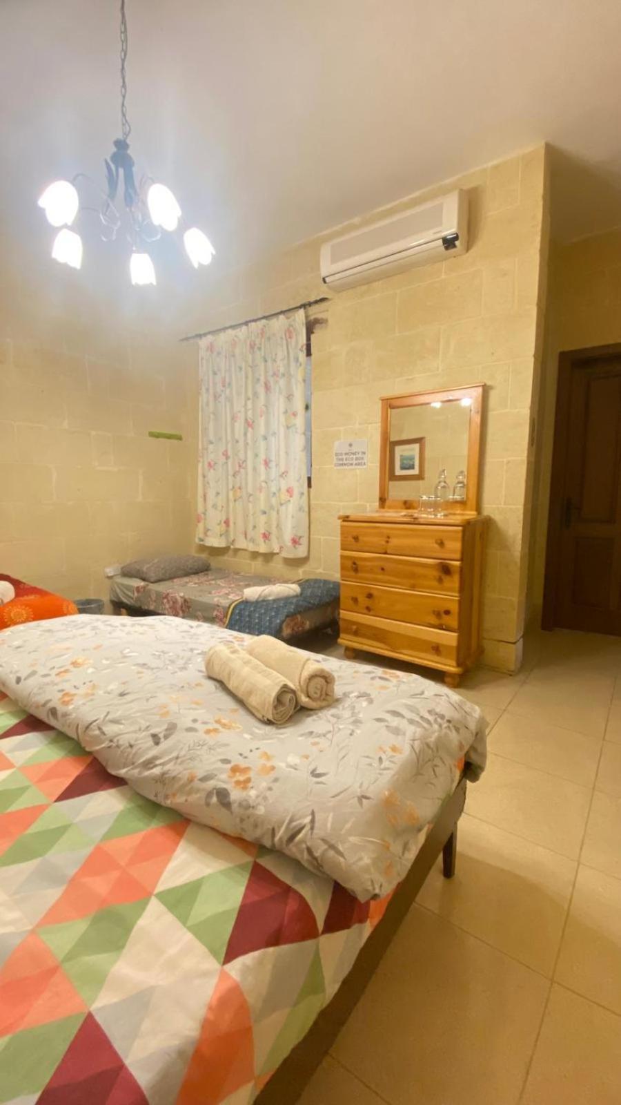 Gozo Island Escape Sleeps 4 With Private Bathroom Ghajn il-Kbira  Exterior photo