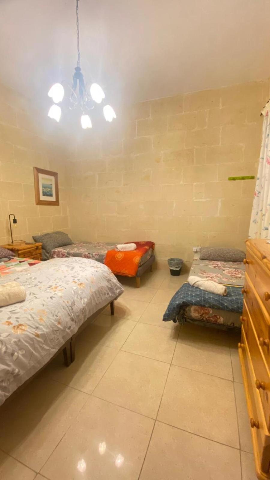 Gozo Island Escape Sleeps 4 With Private Bathroom Ghajn il-Kbira  Exterior photo